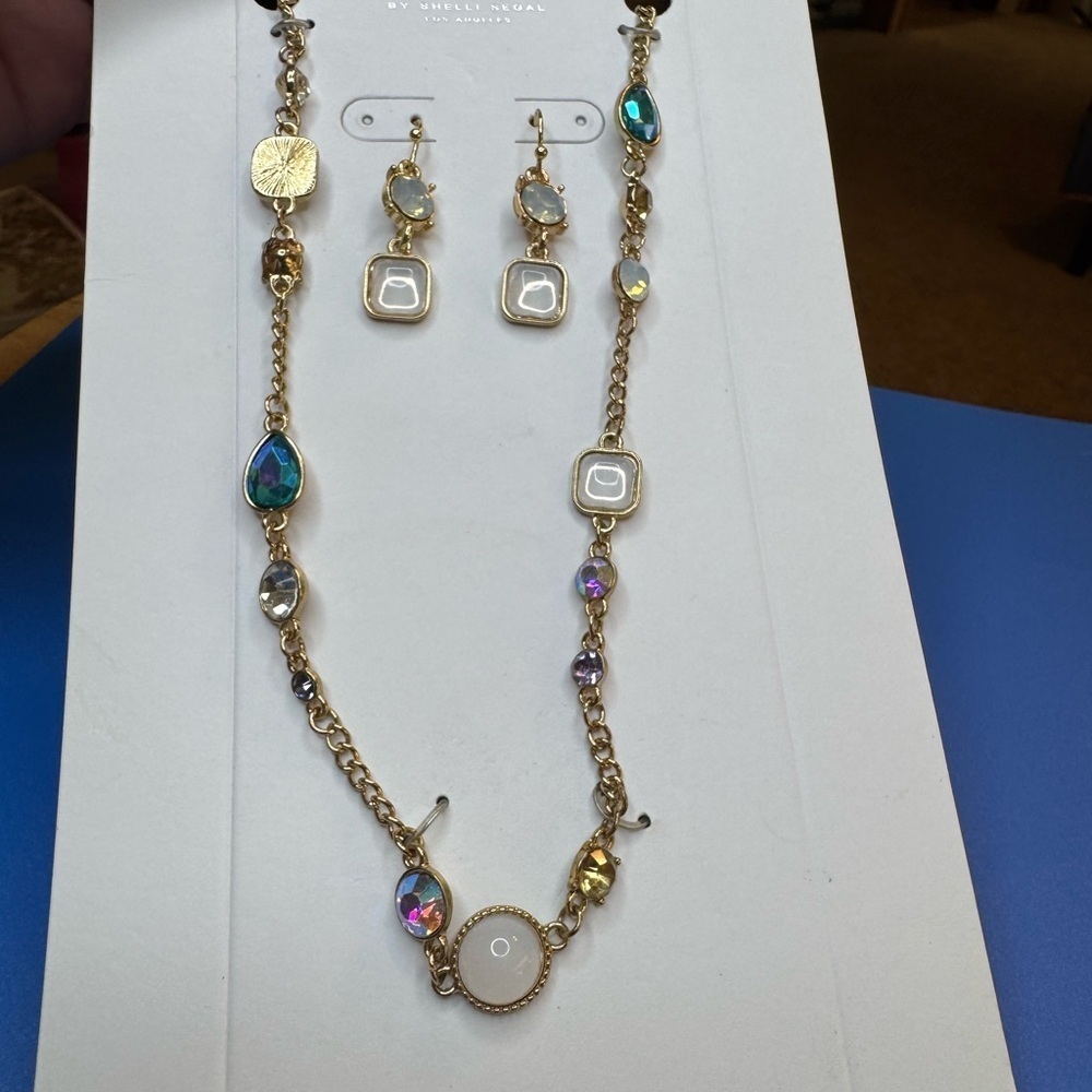 Necklace & Earring set. Gold-tone with Crystal and Faux Pearl Accents